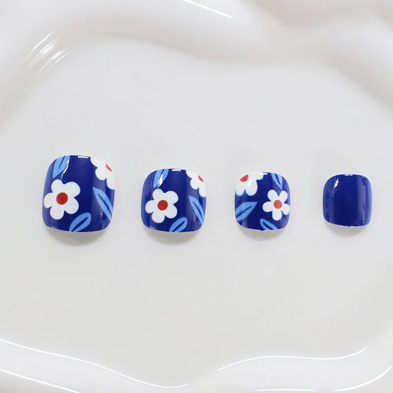 Blumenmuster Fußpflege Nagelkunst Karnz