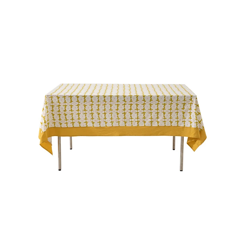 Baumwoll-Tischdecke mit grafischem Allover-Muster und kontrastierender Saumkante Karnz