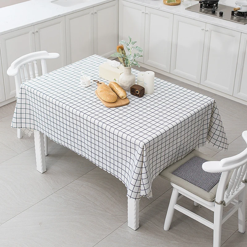 Abwaschbare Tischdecke mit feinem Karomuster, gewelltem Saum und pflegeleichtem PVC‑Finish Karnz
