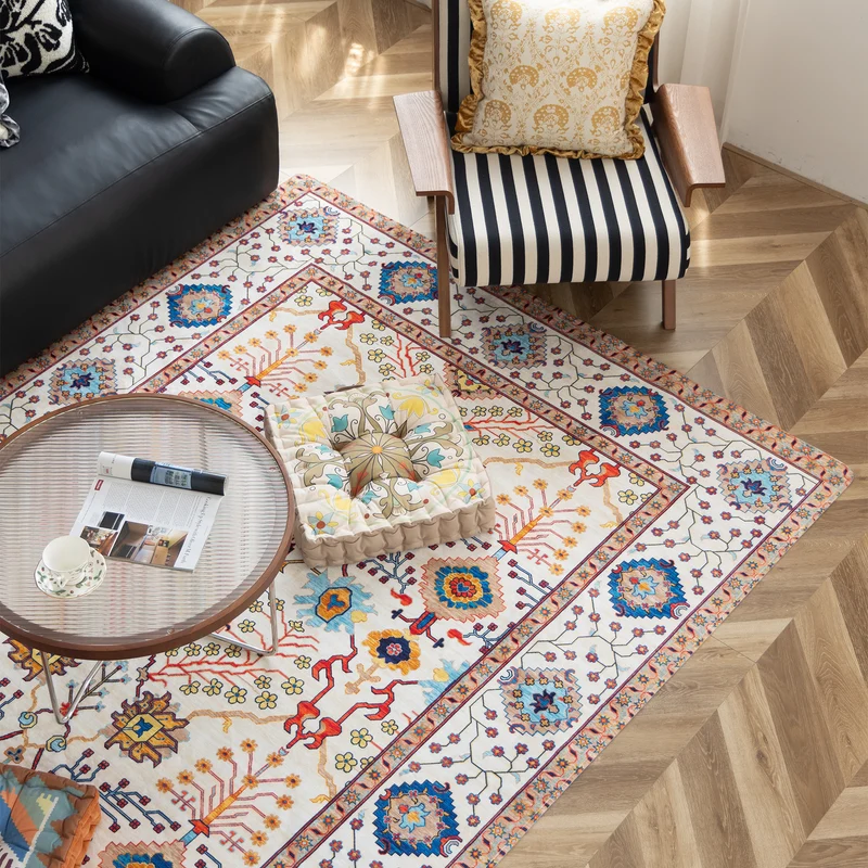 Wohnzimmer-Teppich im orientalisch-suzani Stil mit feiner Bordüre Karnz