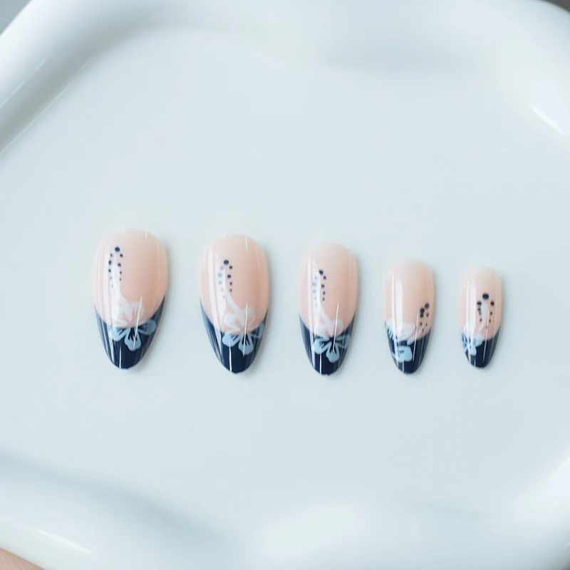 Blumige Eleganz Acryl Nagelkunst Karnz