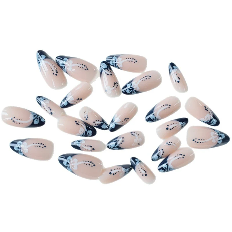 Blumige Eleganz Acryl Nagelkunst Karnz