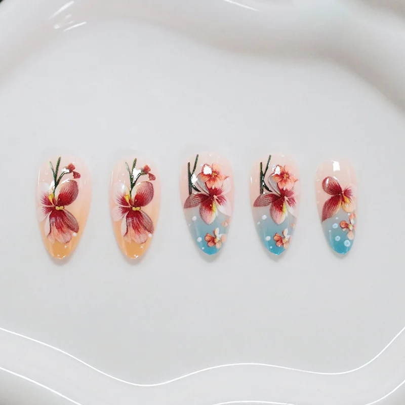 Florale dekorative Nagelkunst Karnz