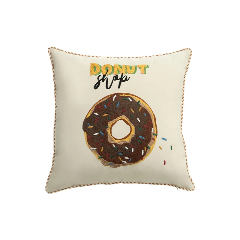 Quadratischer dekorativer Kissenbezug mit handgestickter Donut‑Applikation und Keder Karnz