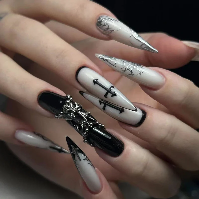 Elegante Nagelkunstverlängerungen Karnz