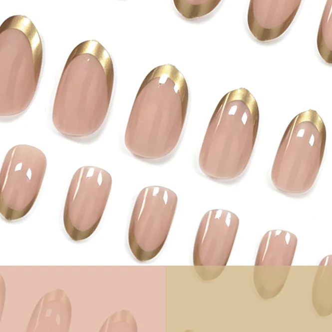 Elegante Metallic French Tip Nagelverzierung Karnz