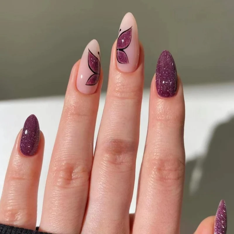 Elegante Glitzer-Schmetterling-Nagelkunst Karnz