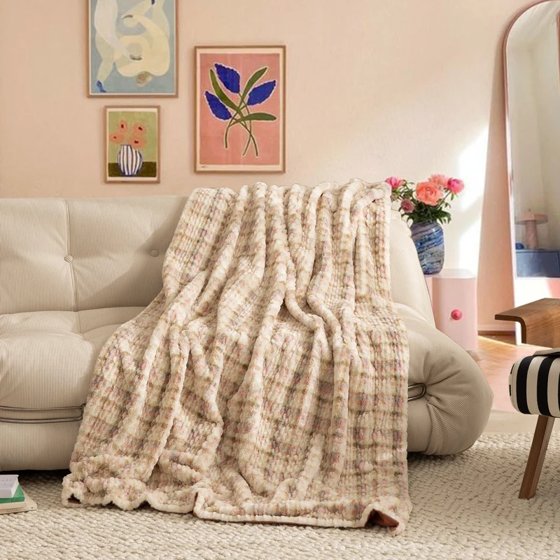 Kuscheldecke aus luxuriösem Kunstfell mit gewellter Struktur und weicher Mikrofaser-Rückseite Karnz