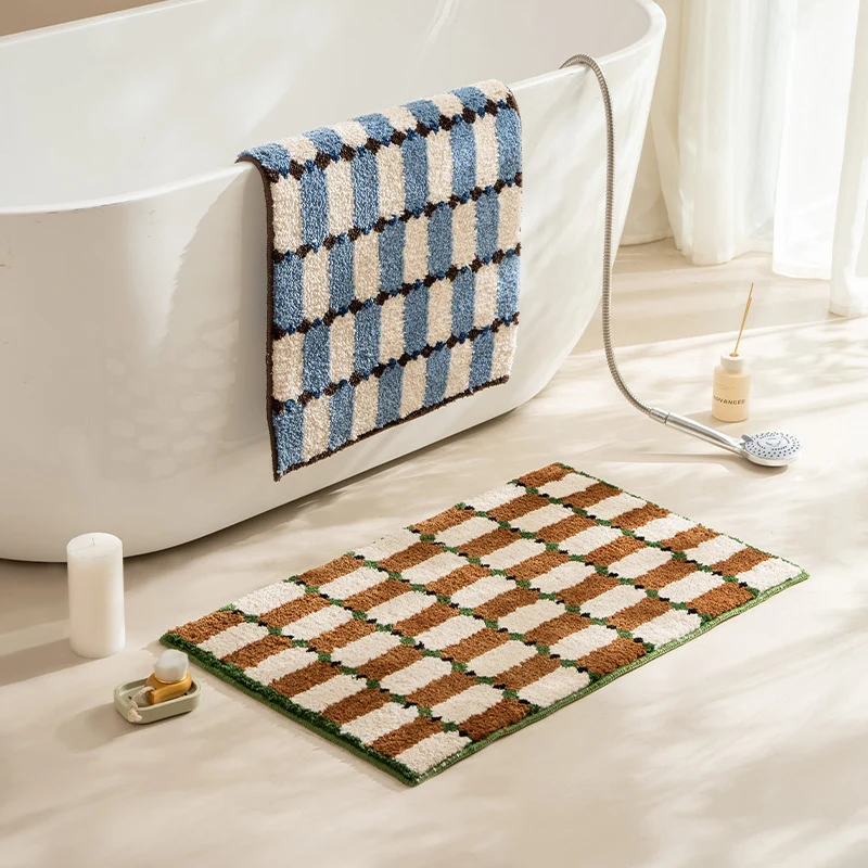 Handgetuftete Badezimmer-Vorleger mit samtigem Flor, rutschfester Latexunterseite und geometrischem Waben-Karo Karnz