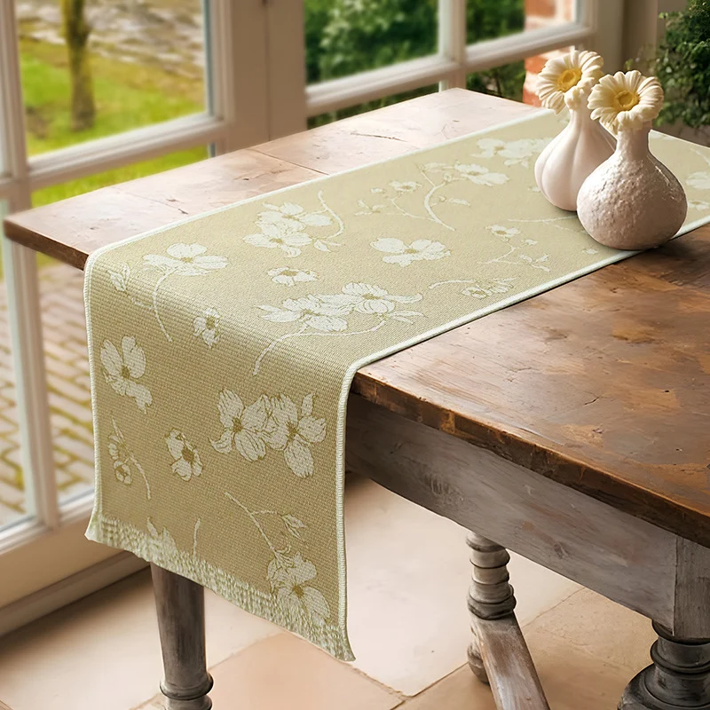 Gewebter Tischläufer mit floralem Jacquardmuster und Fransensaum Karnz