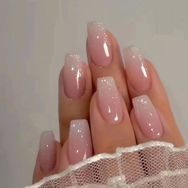 Elegante Gel-Nagelkunstverlängerungen Karnz