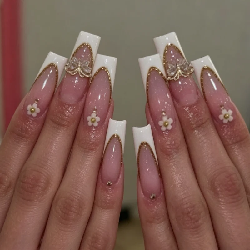 Elegante Blumennagelkunstverlängerungen Karnz