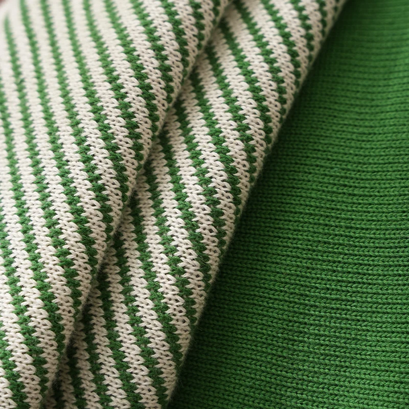 Gewebter Kissenbezug mit kariertem Jacquard‑Relief und verdecktem Reißverschluss Karnz