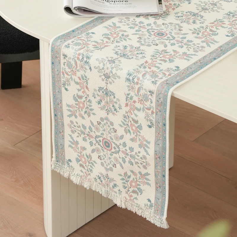 Gewebter Jacquard-Tischläufer mit floralem Medaillon und Fransen Karnz