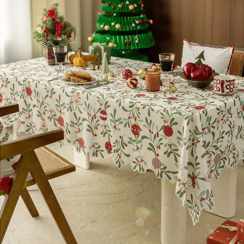 Festliche rechteckige Tischdecke mit Mistel- und Christbaumkugel‑Motiv Karnz