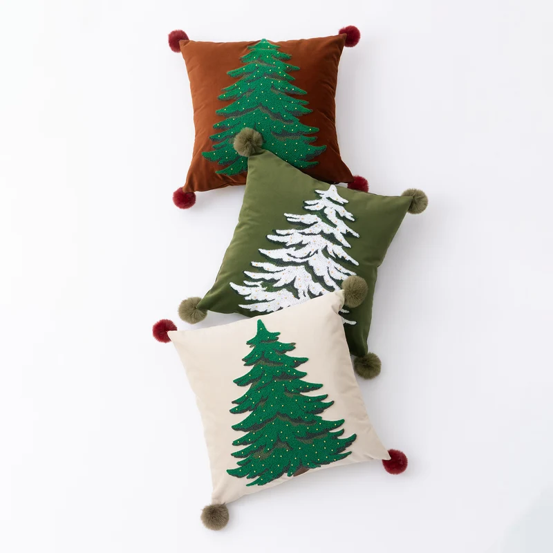 Dekorativer Samt-Kissenbezug mit handgetuftetem Tannenbaum, Pompon-Ecken und Perlenapplikation Karnz