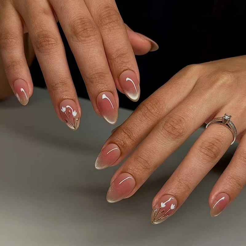 Elegante Florale Acryl-Nagelverlängerungen Karnz