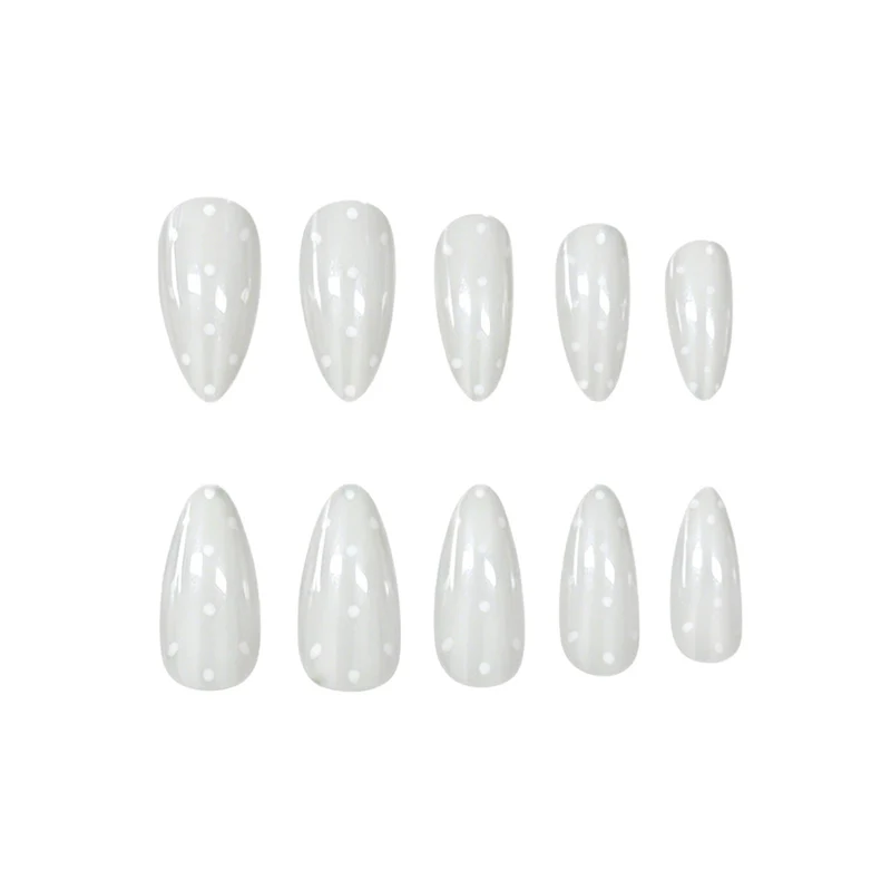 Elegante mandelförmige Nagelkunst Karnz