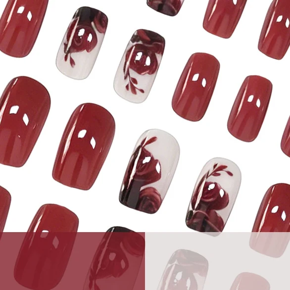 Detailliertes florales Nagelkunst-Set Karnz