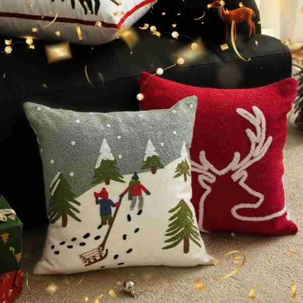 Dekorativer Kissenbezug mit festlichem Weihnachtsstern-Print und Pompon-Borte Karnz