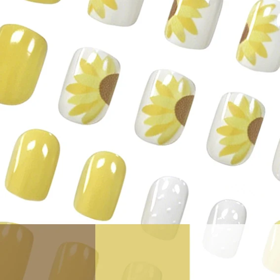 Kreatives florales Nagelkunst-Design Karnz