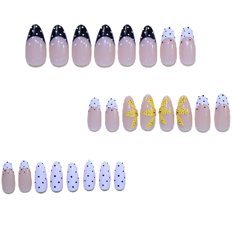 Kreatives florales Akzent-Nagelkunst-Set Karnz