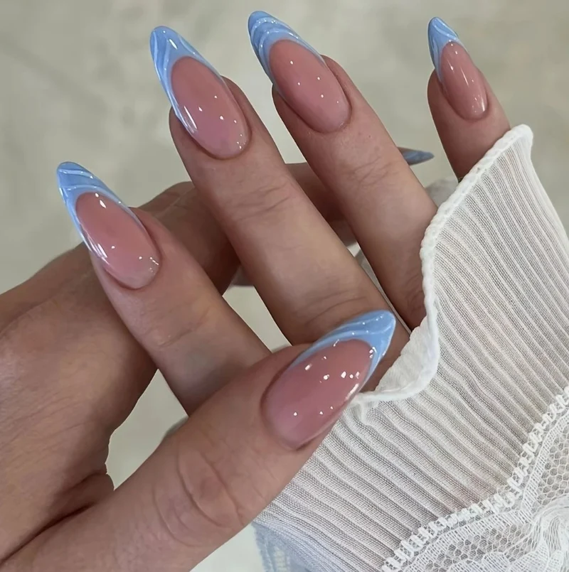 Dekorative Lange Stiletto Nagelverlängerungen Karnz
