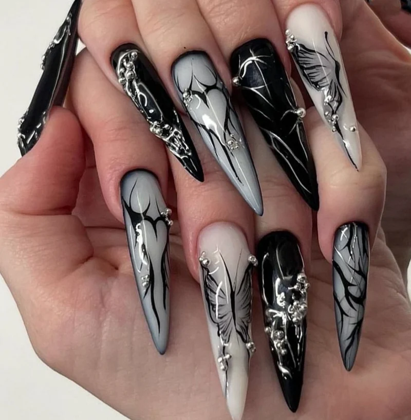 Dekorative Lange Stiletto Nagelverlängerungen Karnz