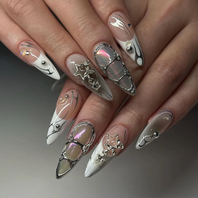 Dekorative Lange Stiletto Nagelverlängerungen Karnz