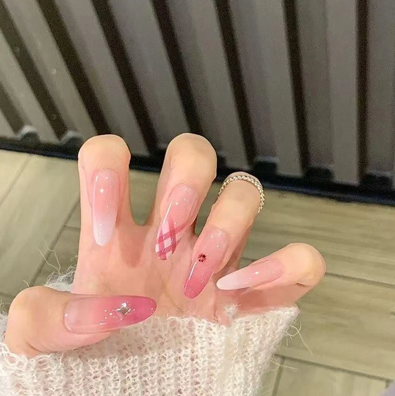 Dekorative Glitzer French Tip Nagelverzierungen Karnz