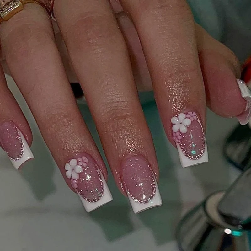Dekorative florale Nagelkunstverlängerungen Karnz