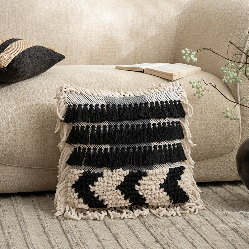 Boho-Kissenbezug mit Makramee, Quasten und Relieftextur Karnz