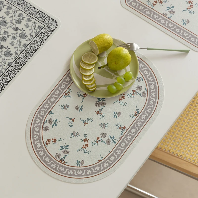 Abwischbare Tischsets aus PU‑Leder mit botanischem Silhouetten‑Design Karnz