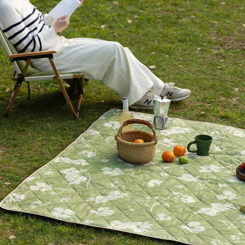 Wendbare gesteppte Umhängetasche mit abnehmbarem Schultergurt und floralem Canvas Karnz