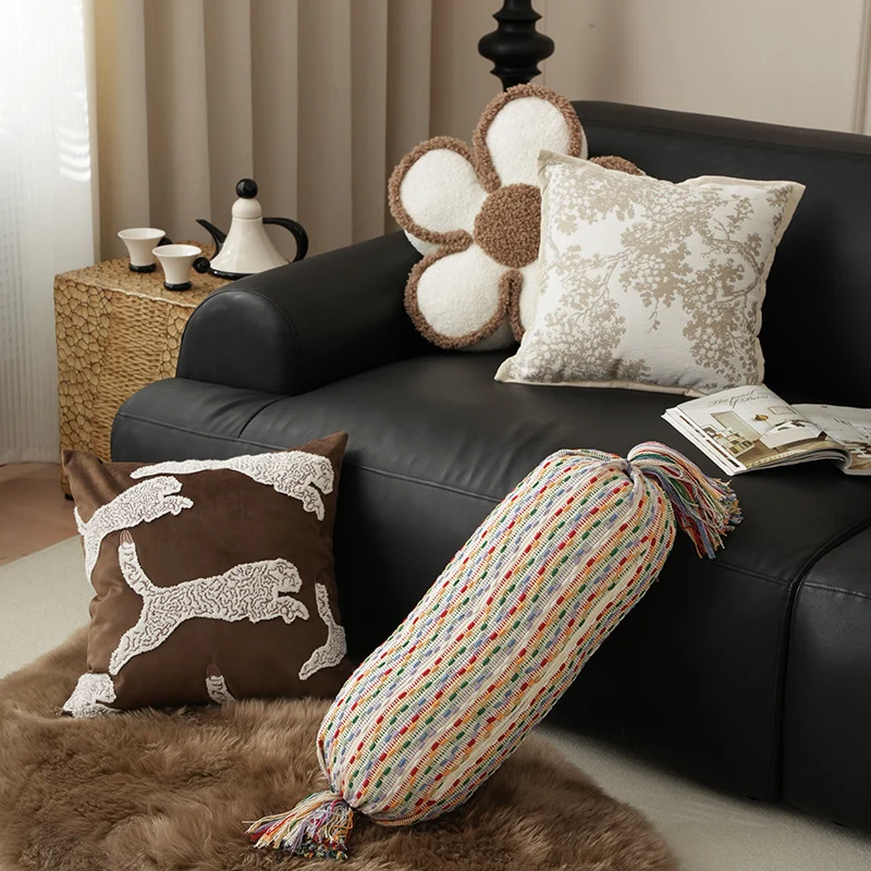 Wohnliches Kissen-Set aus gewebtem Baumwollmix mit Zylinderrolle und Quasten Karnz