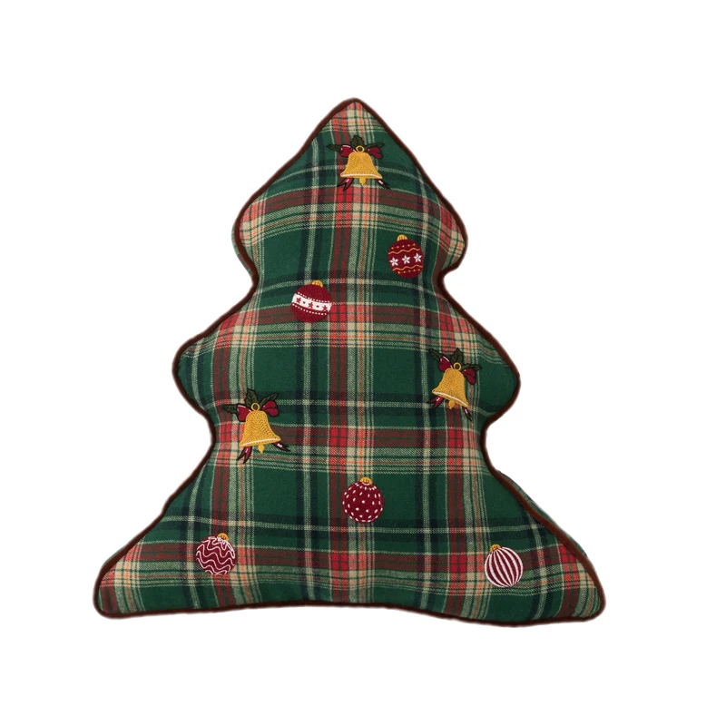 Weihnachtliches baumförmiges Dekokissen aus kariertem Flanell mit Stickapplikationen Karnz