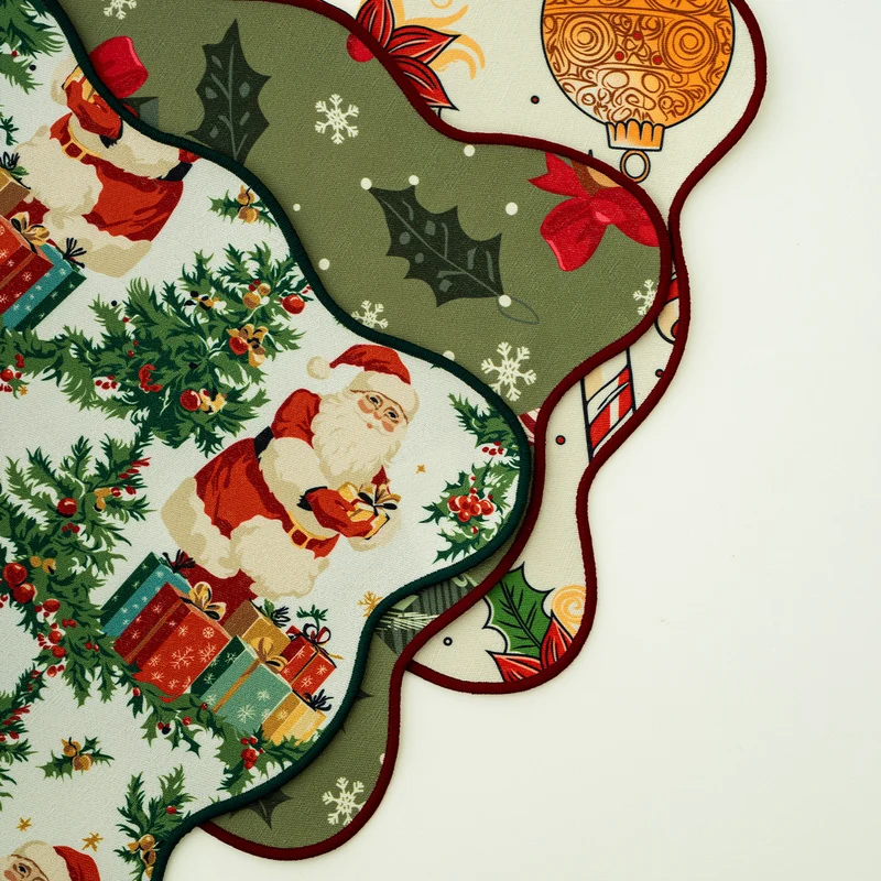 Weihnachtliches abwischbares Tischset mit gewelltem Saum und nostalgischem Santa‑Motiv Karnz
