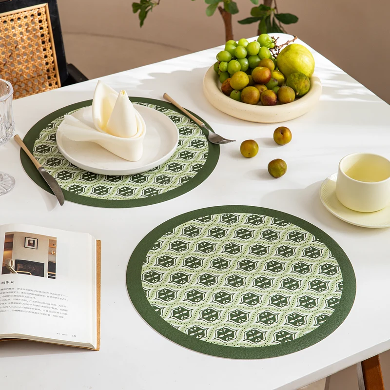 Runder dekorativer Teppich mit floraler Tierillustration und feiner Jacquardstruktur Karnz
