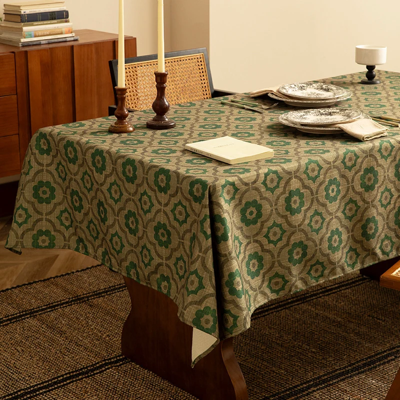 Rechteckige Tischdecke aus Baumwoll‑Leinenmischung mit ornamentaler Jacquardstruktur Karnz