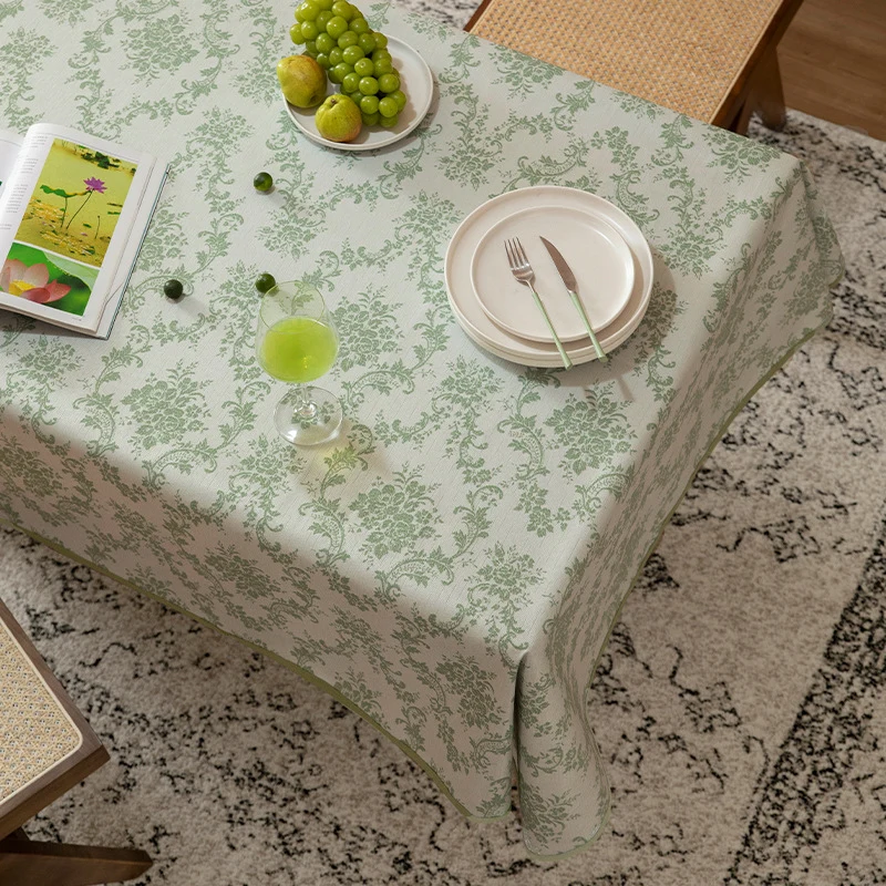 Rechteckige jacquard-gewebte Tischdecke mit floraler Damast-Optik und verstärkter Saumkante Karnz