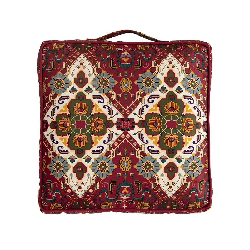 Quadratischer Zierkissenbezug mit orientalischem Medaillonmuster und kontrastierter Paspel Karnz