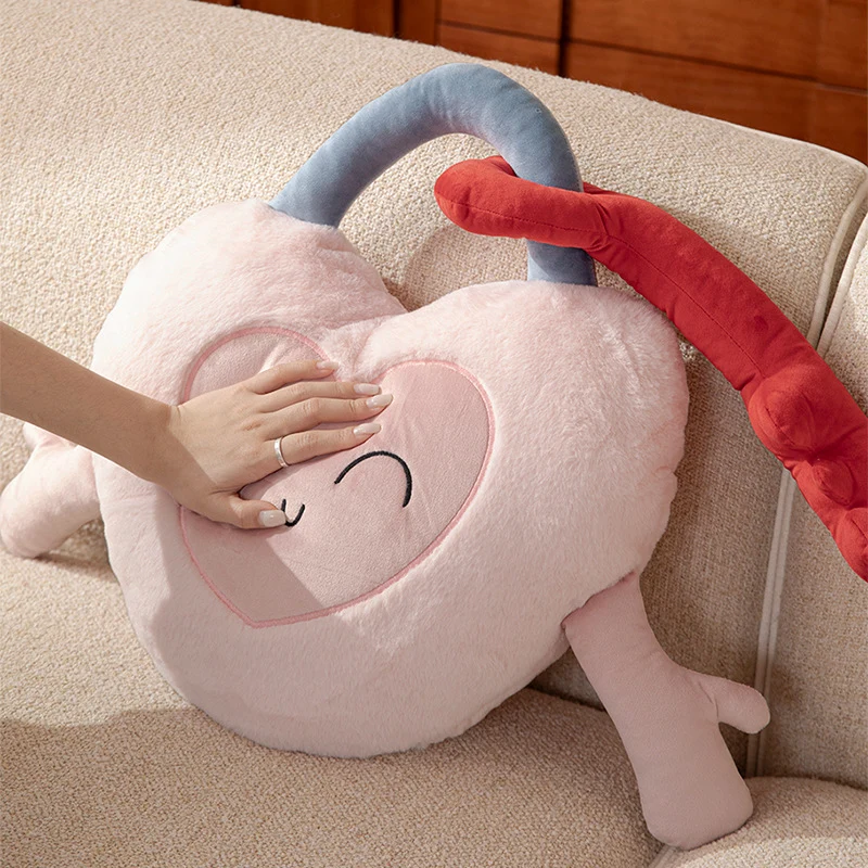 Plüschherz-Kuschelkissen mit angenähtem Schlüsselmotiv und niedlichem Stickgesicht Karnz