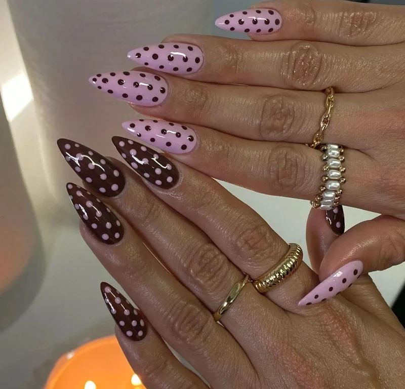 Chic dekorative Press-On Nagelverzierungen Karnz