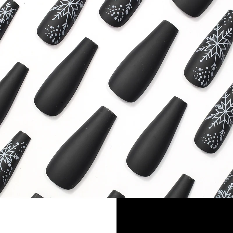 Künstlerisches Winter-Themen Nagelkunst Design Karnz