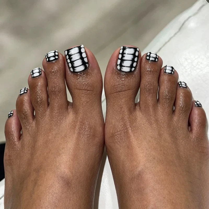 Künstlerisches Skelett-Themen-Nageldesign Karnz