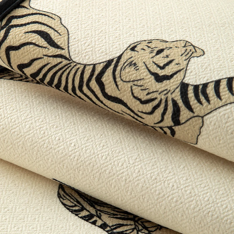 Leinenoptik-Tischläufer mit vintage Tiger-Print und dekorativen Quasten Karnz