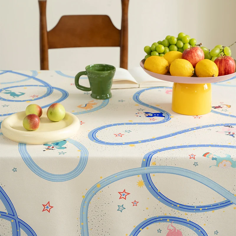 Kinderfreundliche abwischbare Tischdecke mit verspieltem Schienen- und Tiermotiv Karnz