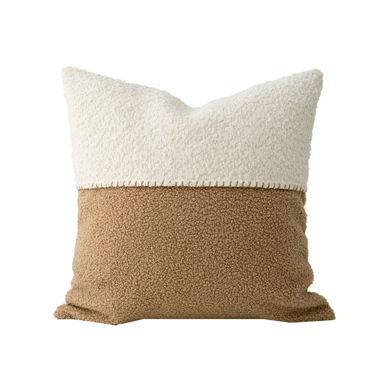 Dekoratives Bouclé-Kissen mit Teddy-Fleece-Struktur und Ziernaht Karnz