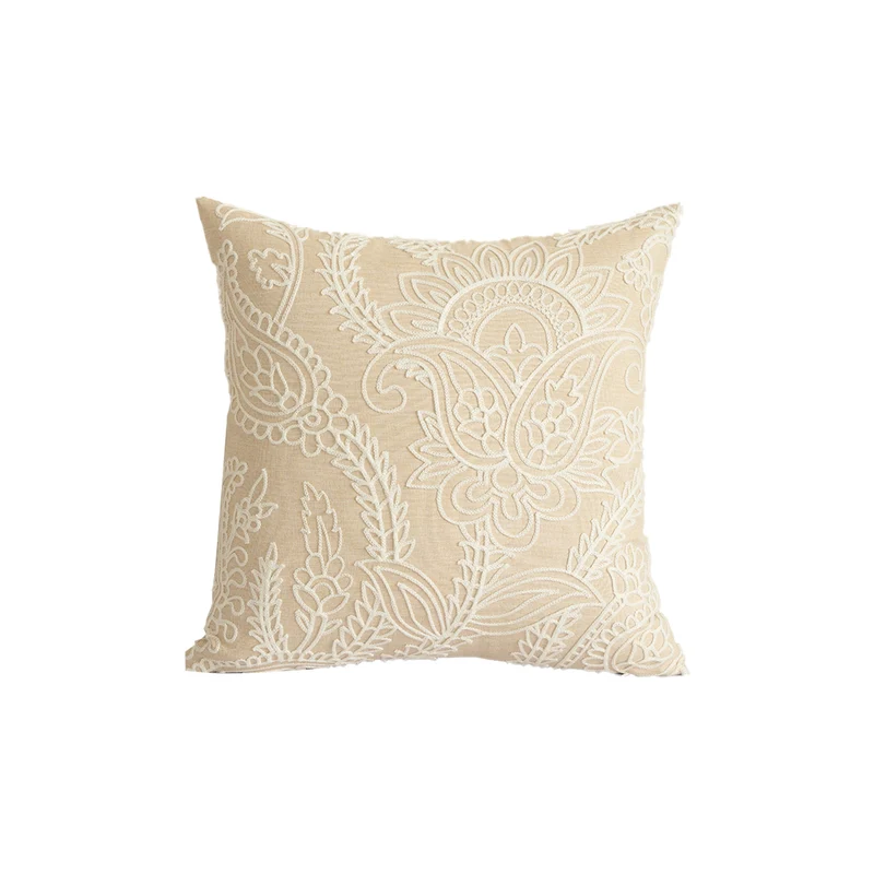 Besticktes Zierkissen aus Leinenoptik mit Paisley‑Ornament und Reliefstickerei Karnz