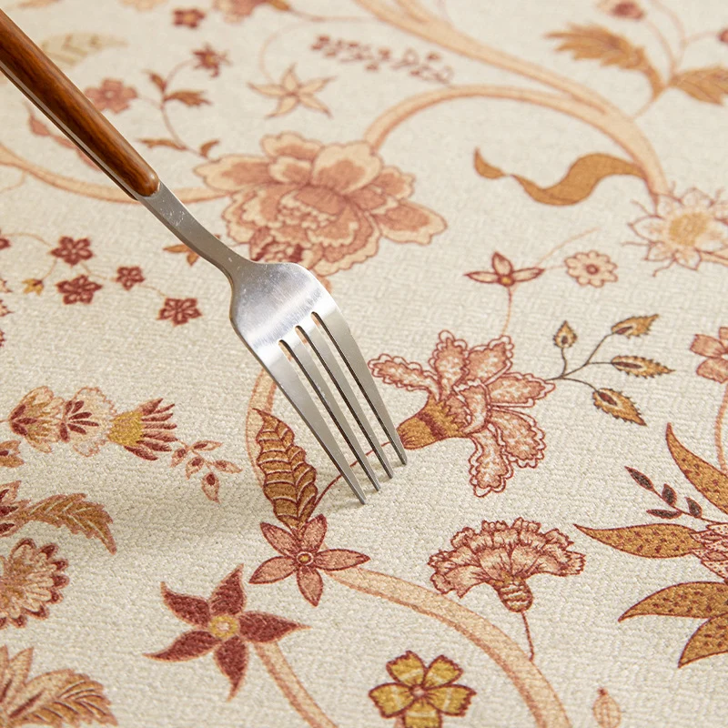 Beschichtete Tischdecke im Vintage-Blumenmuster aus Baumwollmischung Karnz